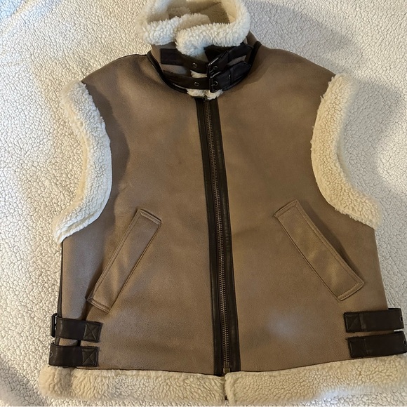 ZARA double face fleece vest (size small) - Picture 2 of 7
